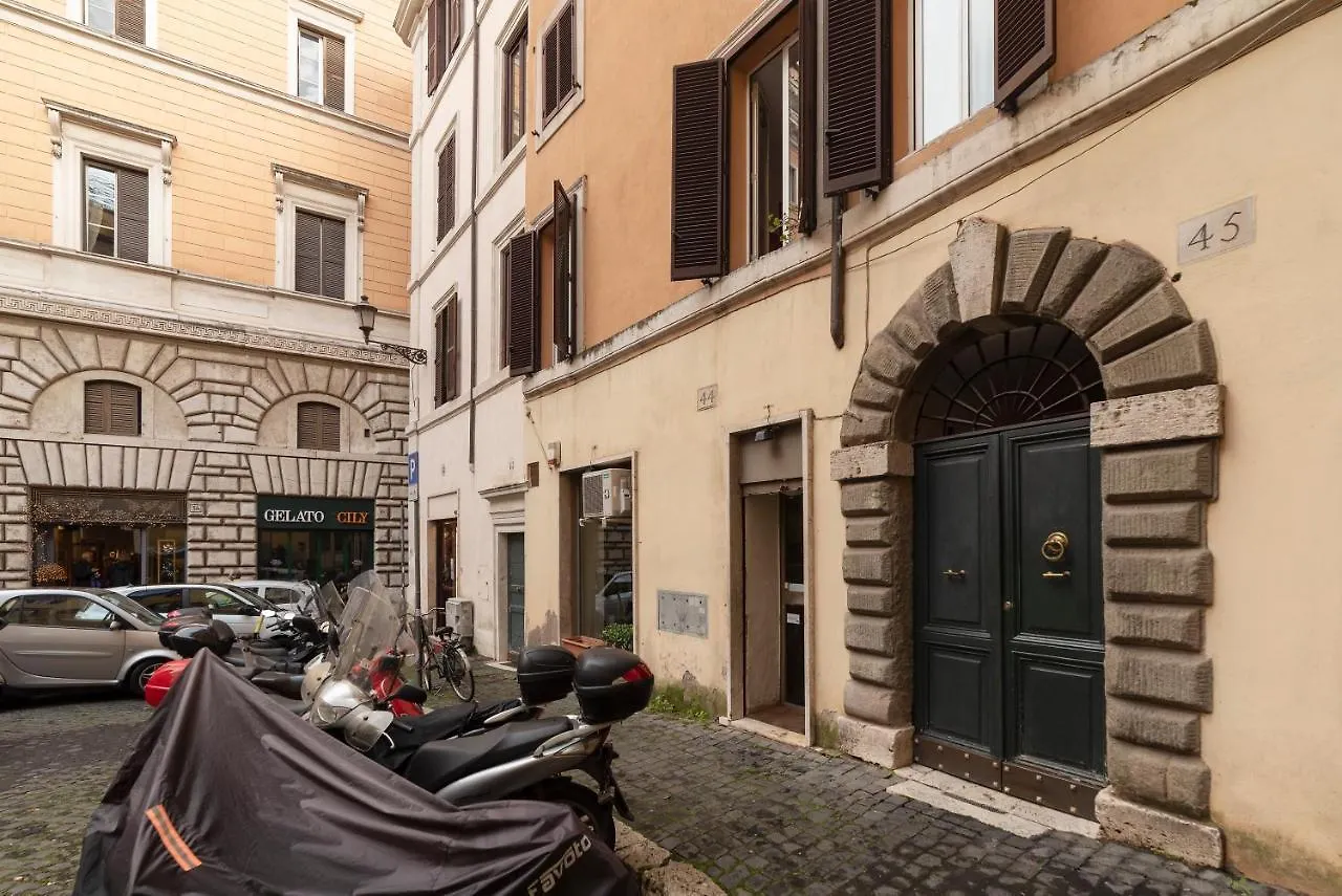 Pantheon Luxury Apartment